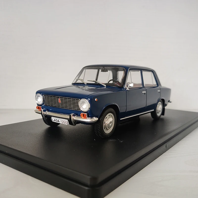 

Масштаб 1:24, Lada 1200, модель автомобиля из сплава, литые игрушки, коллекционные украшения