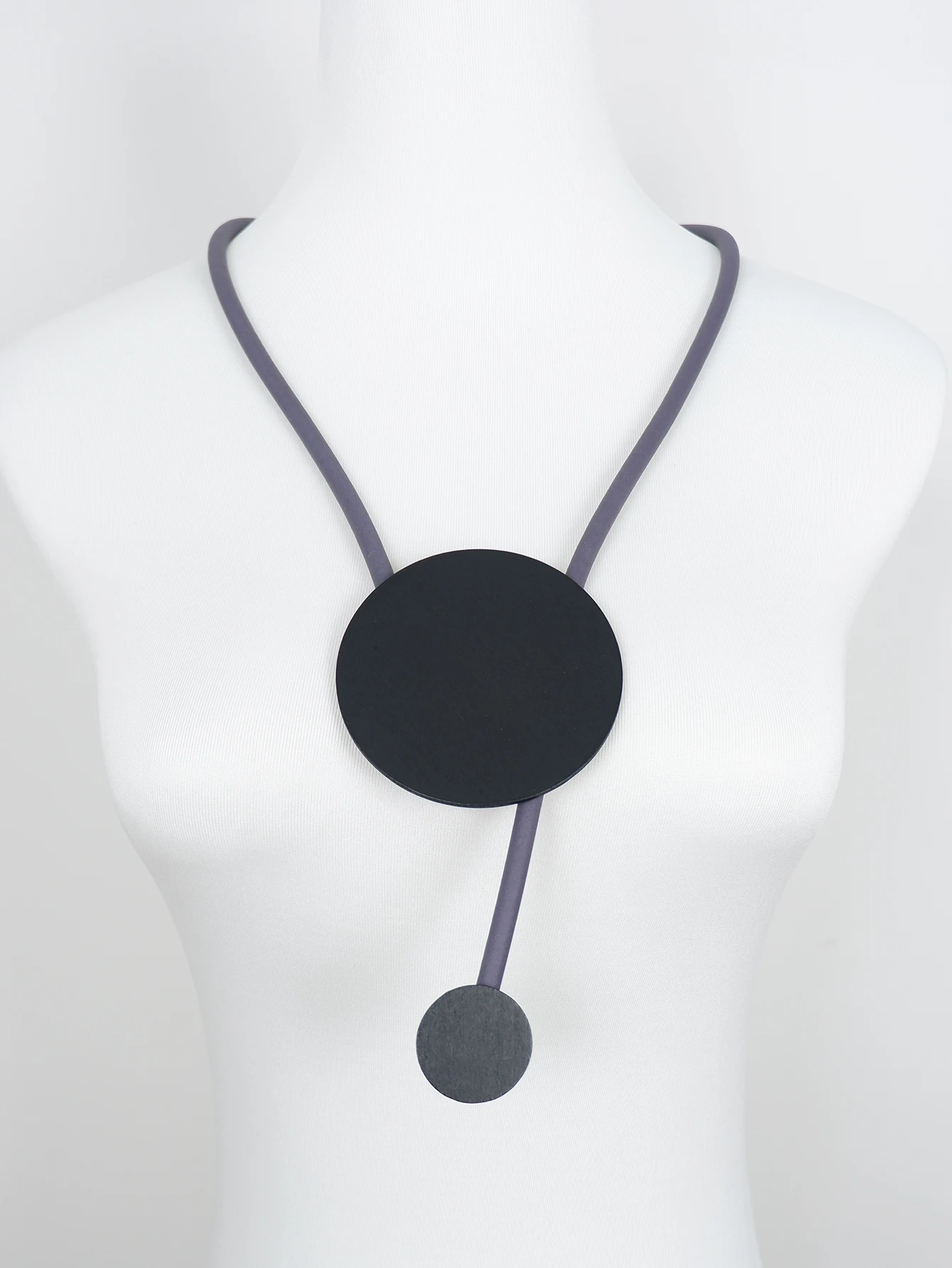 UKEBAY Minimalistische Halskette mit Kreisanhänger aus Gummi, moderne, minimalistische, leichte Mode-Schmuck-Halskette, Festival-Geschenk, Halskette für den täglichen Gebrauch – Detail 13