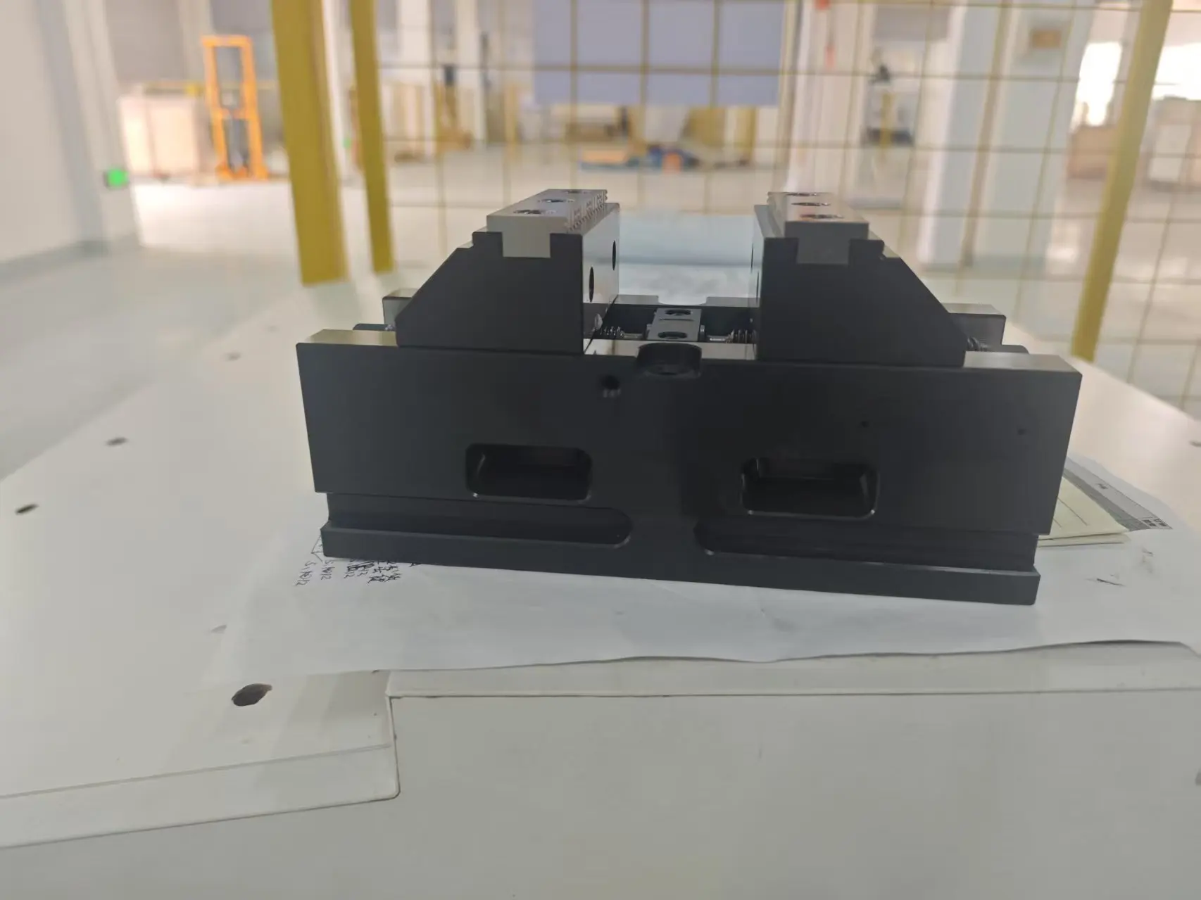 Automatic Centering Vise for Zeropoint Positioning System Self-Centering Vise for Multi Axis Machining Center