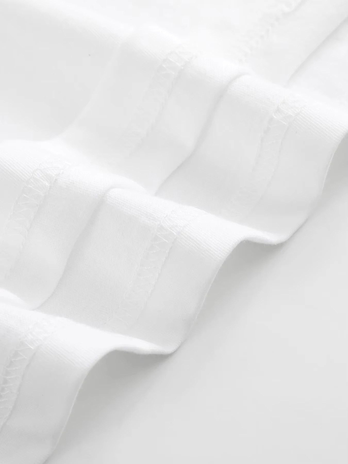 Das gleiche kurzärmelige T-Shirt, das bei der Konzerttour verwendet wurde, bietet Komfort. – Detail 4