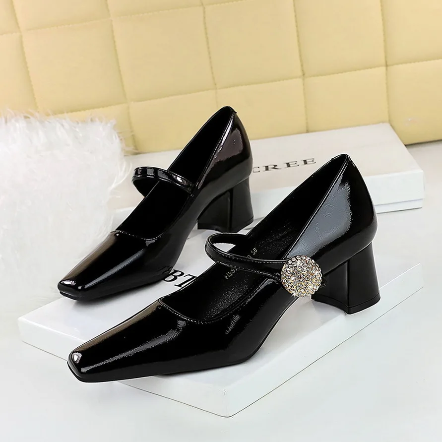 2025 Banquet Diamond Buckle Strap Medium Thick Shallow Mouth Square Heel Women's Single Wedding Shoes Women Pumps  туфли женские