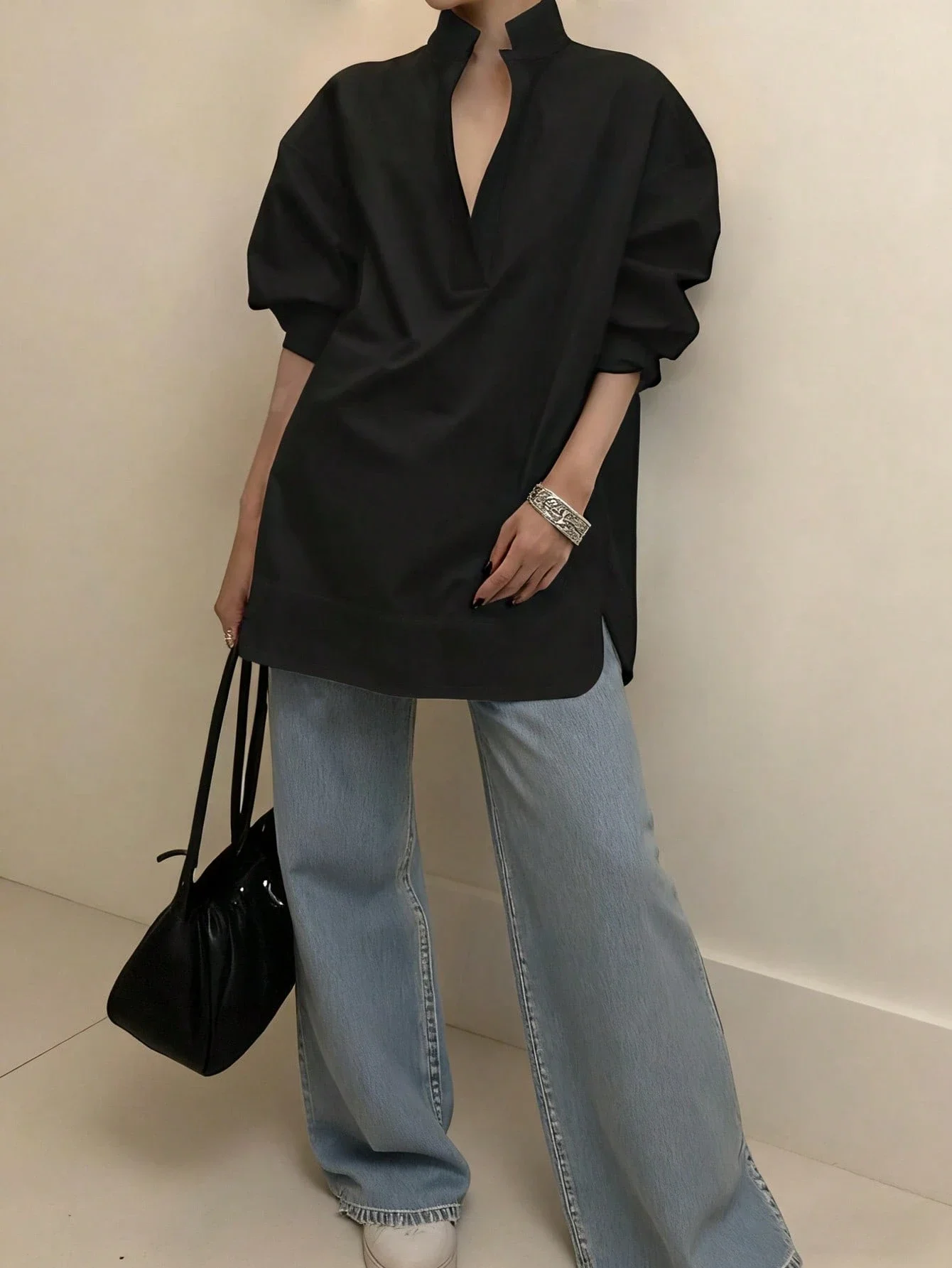 

Женская повседневная свободная рубашка с длинными рукавами, вырезанным воротником и асимметричным подолом