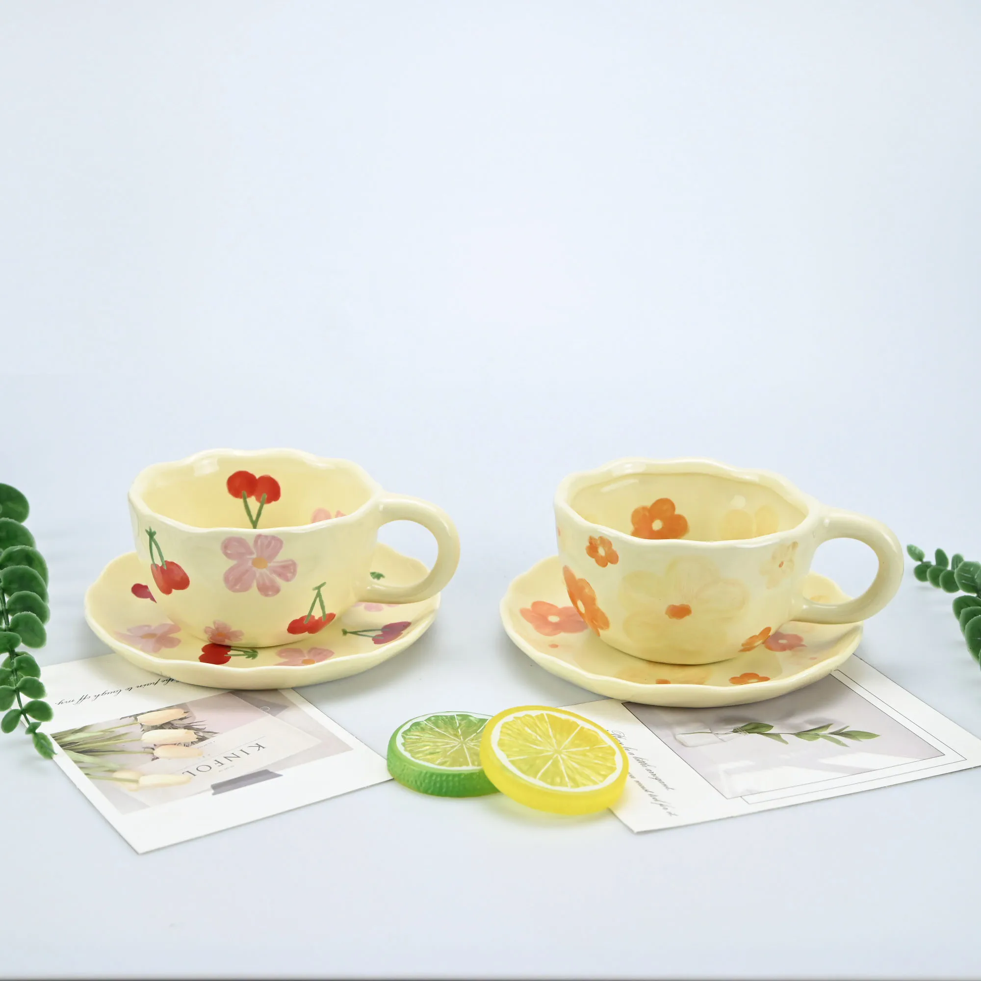 2 unids/set de tazas y platillos de café de alta gama, tazas de cerámica de alto valor, tazas de café de arte Latte de estilo empresarial, tazas perforadas a mano