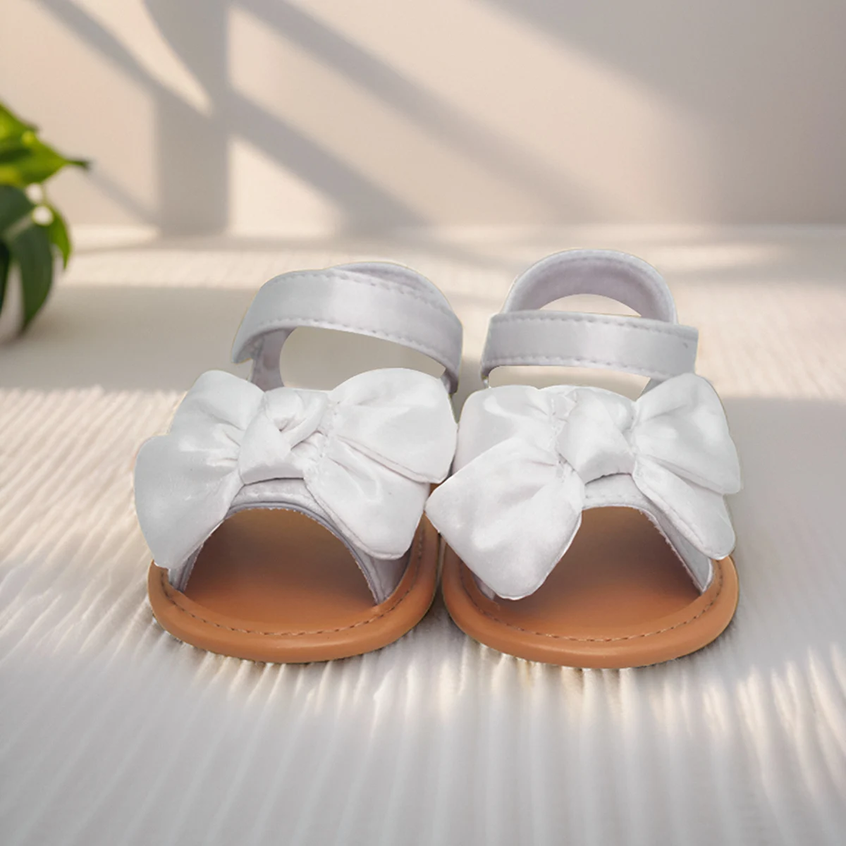 1 pair of women's fashionable and comfortable bow shaped baby cute sandals suitable for summer