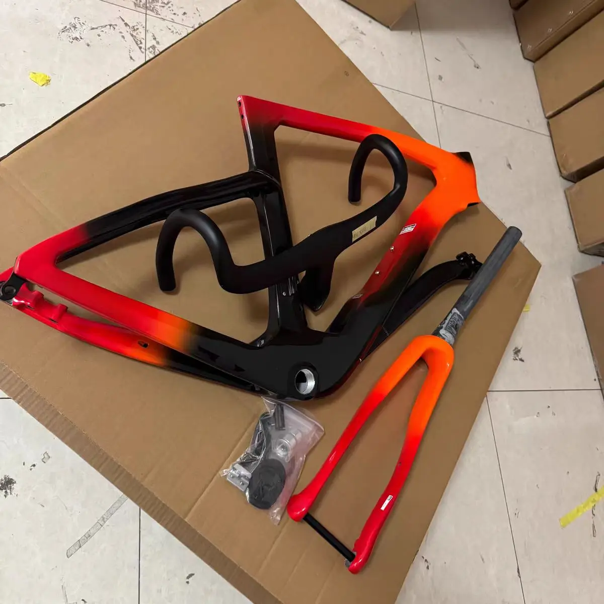 

2025 F16 Carbon Road Frame F Carbon Bike Frameset F14 Bicycle Road Frames T1100 Disc Brake BSA DPD/XDB/UPS