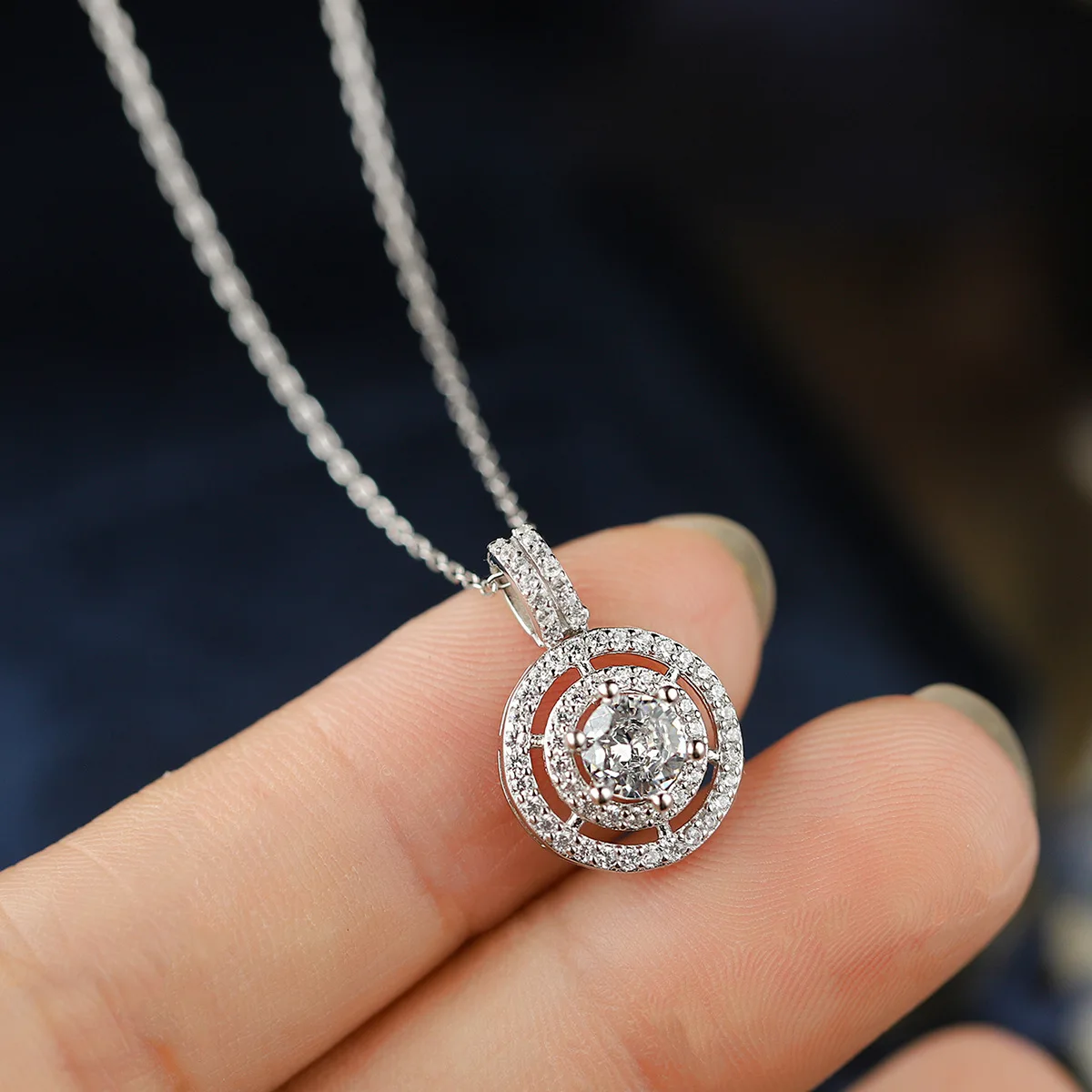 

Elegant Round Hollow Pendant Necklace Fashionable and Graceful S925 Sterling Silver Collarbone Chain for Women