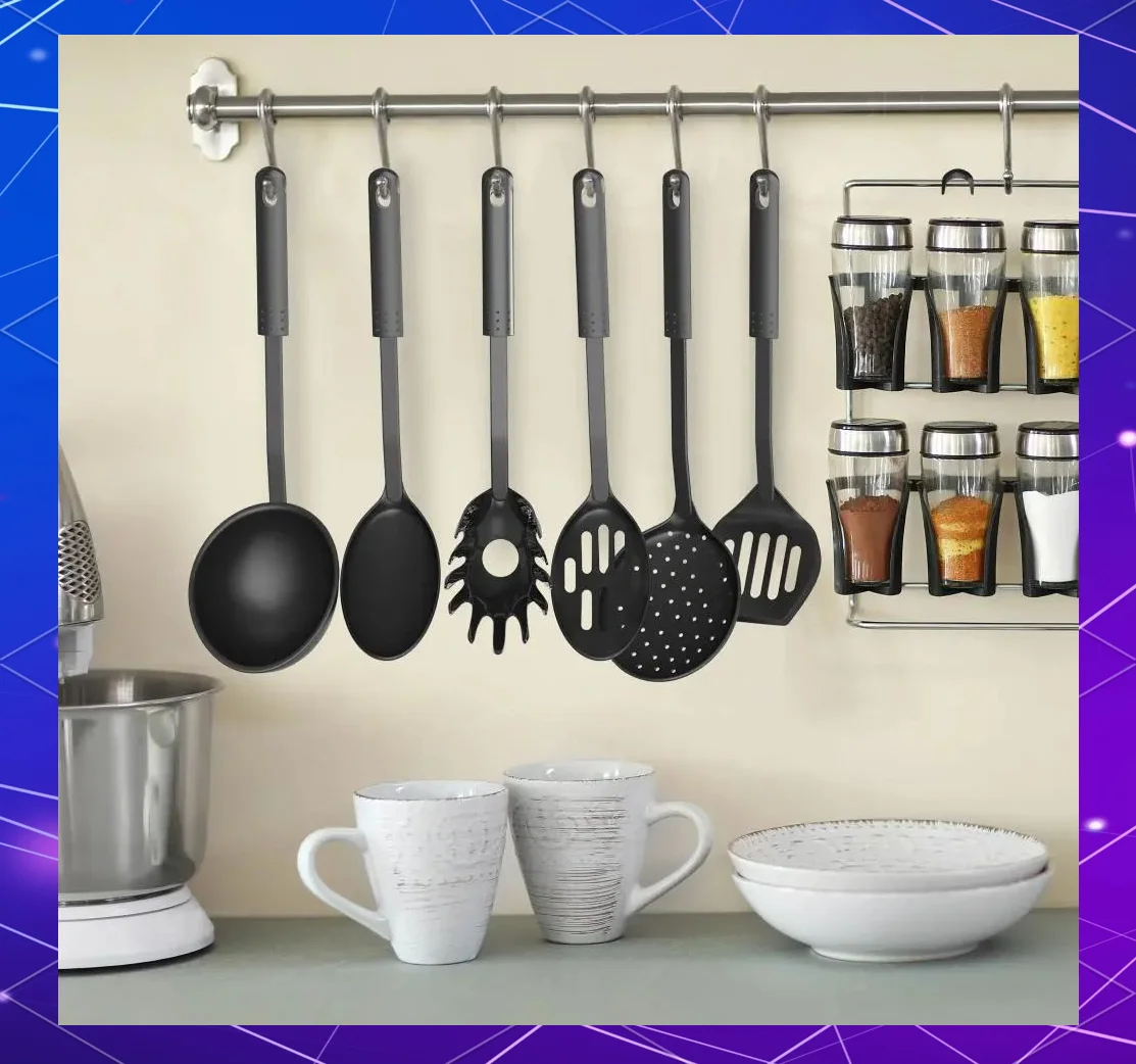 

240ml Cocktail Glasses Goblet Spiral Martini Glass Gifts for Friends Beverage Cup Barware