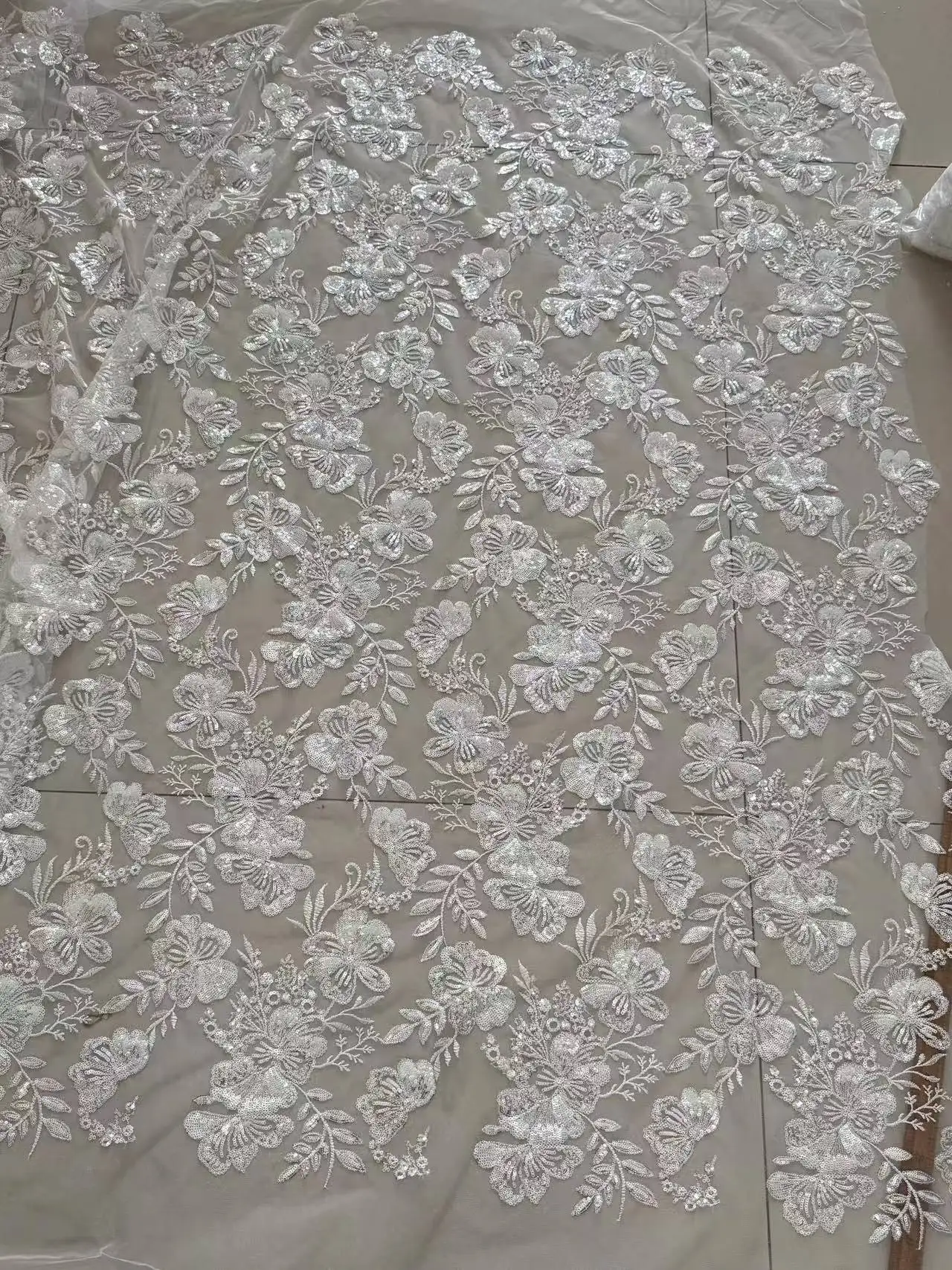 1 Meter. Neuer französischer Pailletten-Spitzenstoff, bestickte Blumenborte für Hochzeitskleider, DIY-Nähzubehör, Spitzenstoff als Meterware. – Detail 2