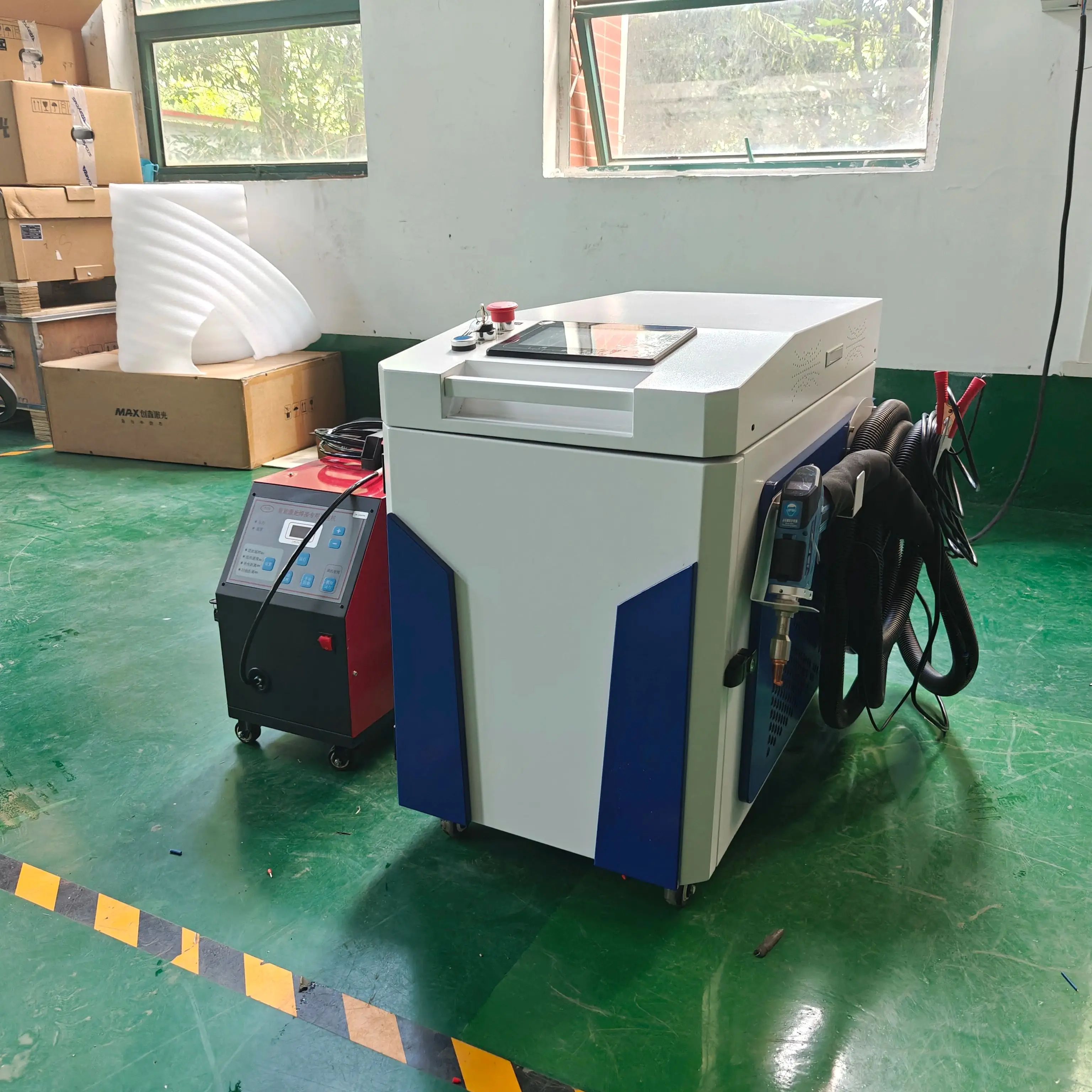 Water Cooling Handheld 1500W Fiber Laser Welding Machine for Stainless Steel Aluminum Metal Fabrication