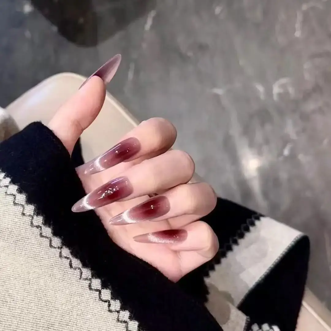 10 個の長いアーモンド型ワインレッドグラデーションキャットアイフェイクネイル、女の子や女性に適しており、着用可能で取り外し可能