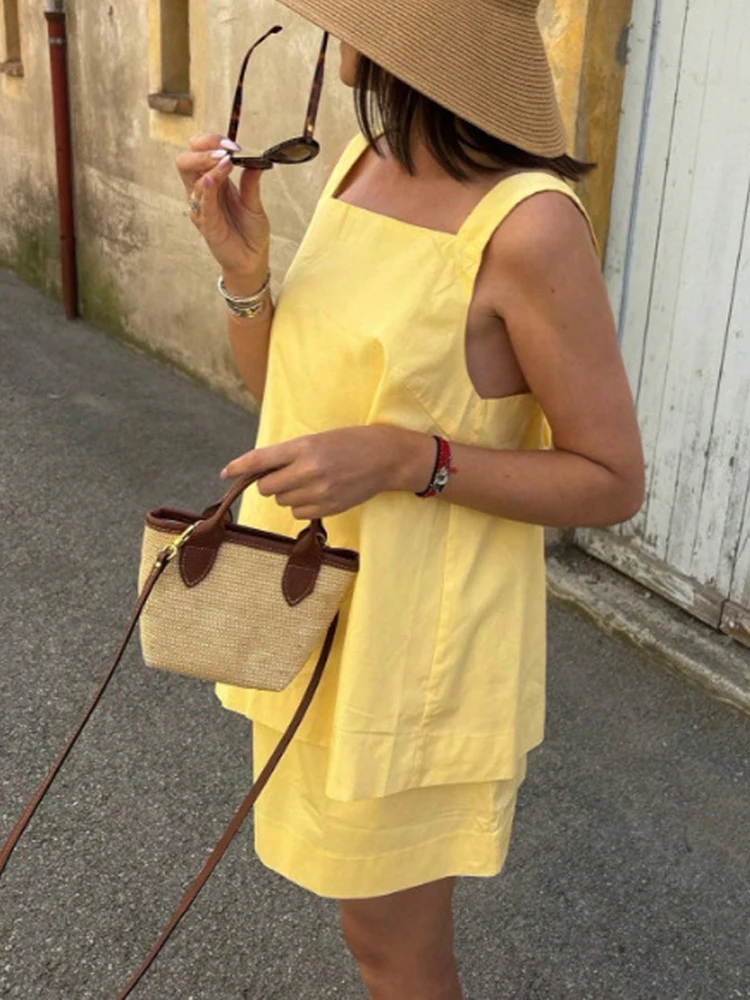 

Summer Minimalist Solid Color Holiday Set Casual Sleeveless Beach Outfit Women's Square Collar Camisole Top and Skirts Two Piece