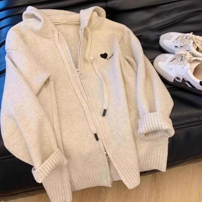 

Модный женский свитер с капюшоном, пальто, Осень-зима, новые свободные теплые вязаные топы с вышивкой Love Heart, простые кардиганы