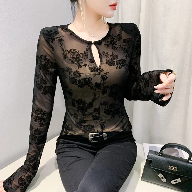 เสื้อยืดแขนยาวพิมพ์ลายกำมะหยี่สไตล์เรโทรสำหรับผู้หญิง แฟชั่นฤดูใบไม้ผลิและฤดูใบไม้ร่วง ทรงเข้ารูป แขนทรงกระดิ่ง สไตล์เกาหลี