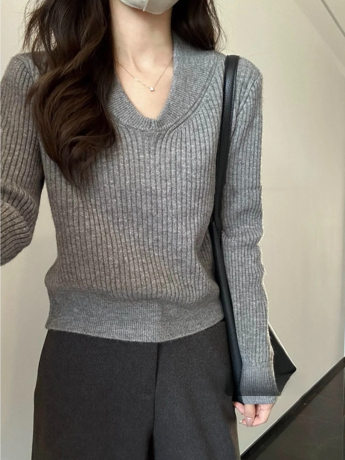 Suéter de punto con cuello en V Cherry Blossom para mujer, ropa interior ajustada, ropa exterior adecuada para principios de invierno y primavera