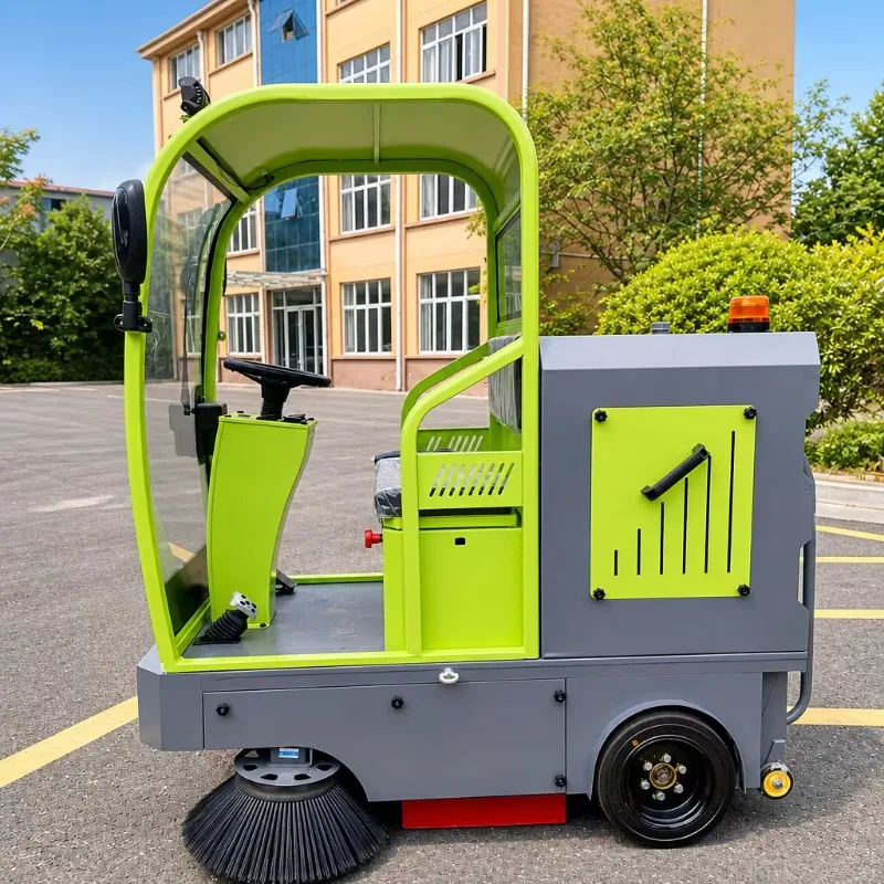 New Ride-On High Pressure Brush Cleaning Electric Battery Powered Self-Propelled Industrial Warehouse Floor Sweeper