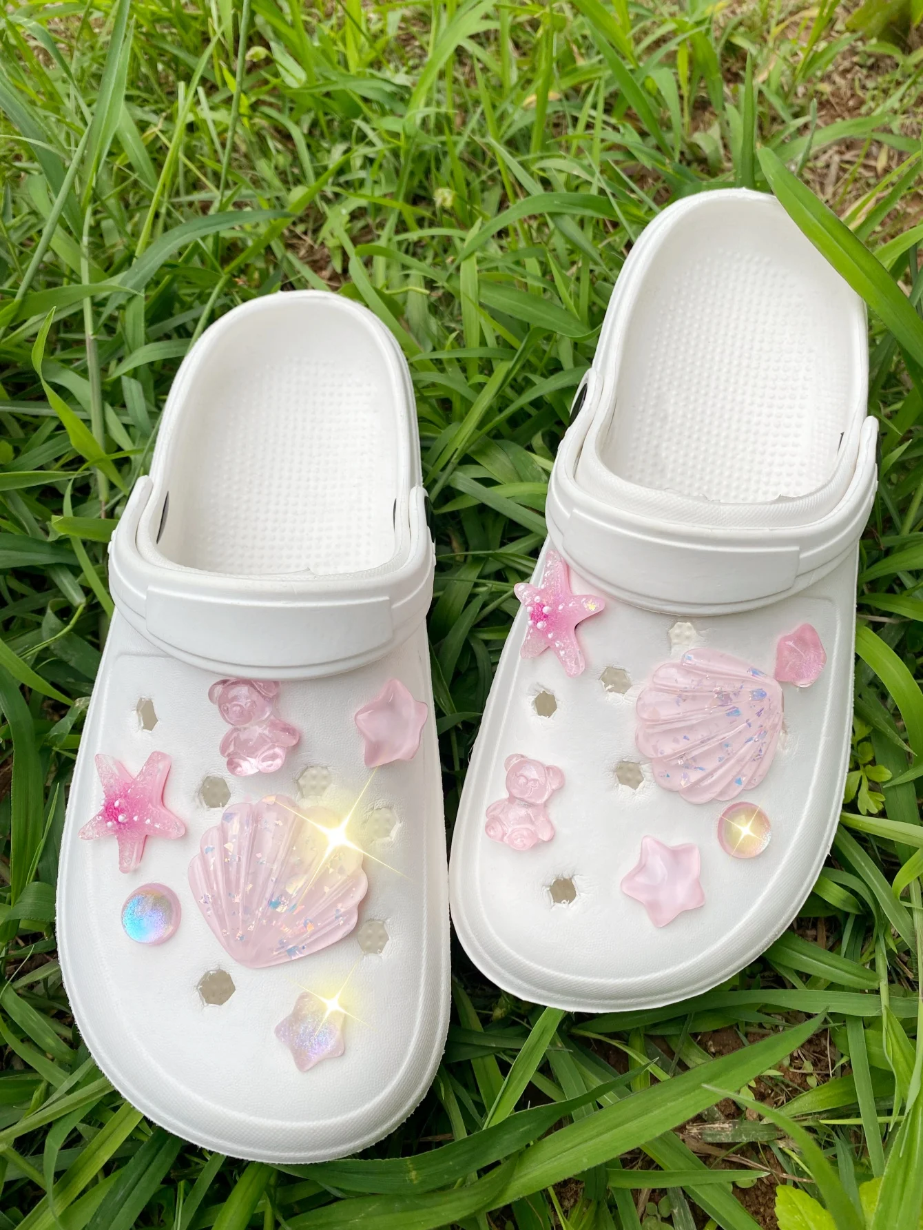 12 piezas de accesorios de moda versátiles de ABS con forma de concha, estrella de mar y oso, desmontables para zapatos. Adornos Perfectos para Sandalias y Zuecos de Jardín