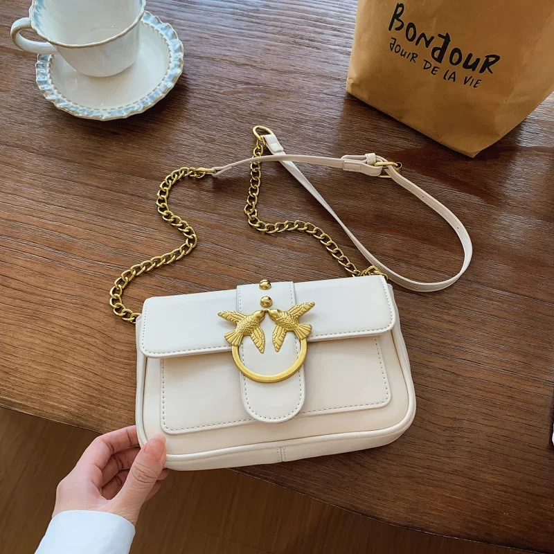 2025 Bolso nuevo para mujer: cadena con remaches de alta calidad, un solo hombro/bandolera, se adapta a trajes/pantalones de cuero