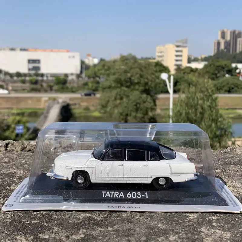 1/43 Tatra 603 Alloy Luxury Vintage Sedan Model Simulation Diecast Metal Classic Retro Parade Vehicles Car Model Collection Gift