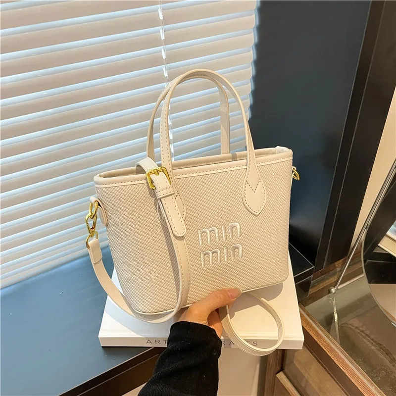 The 2025 New Women's Bag, A Large-capacity, Light Luxury Single-shoulder Bag, Is Woven and Versatile for Commuting