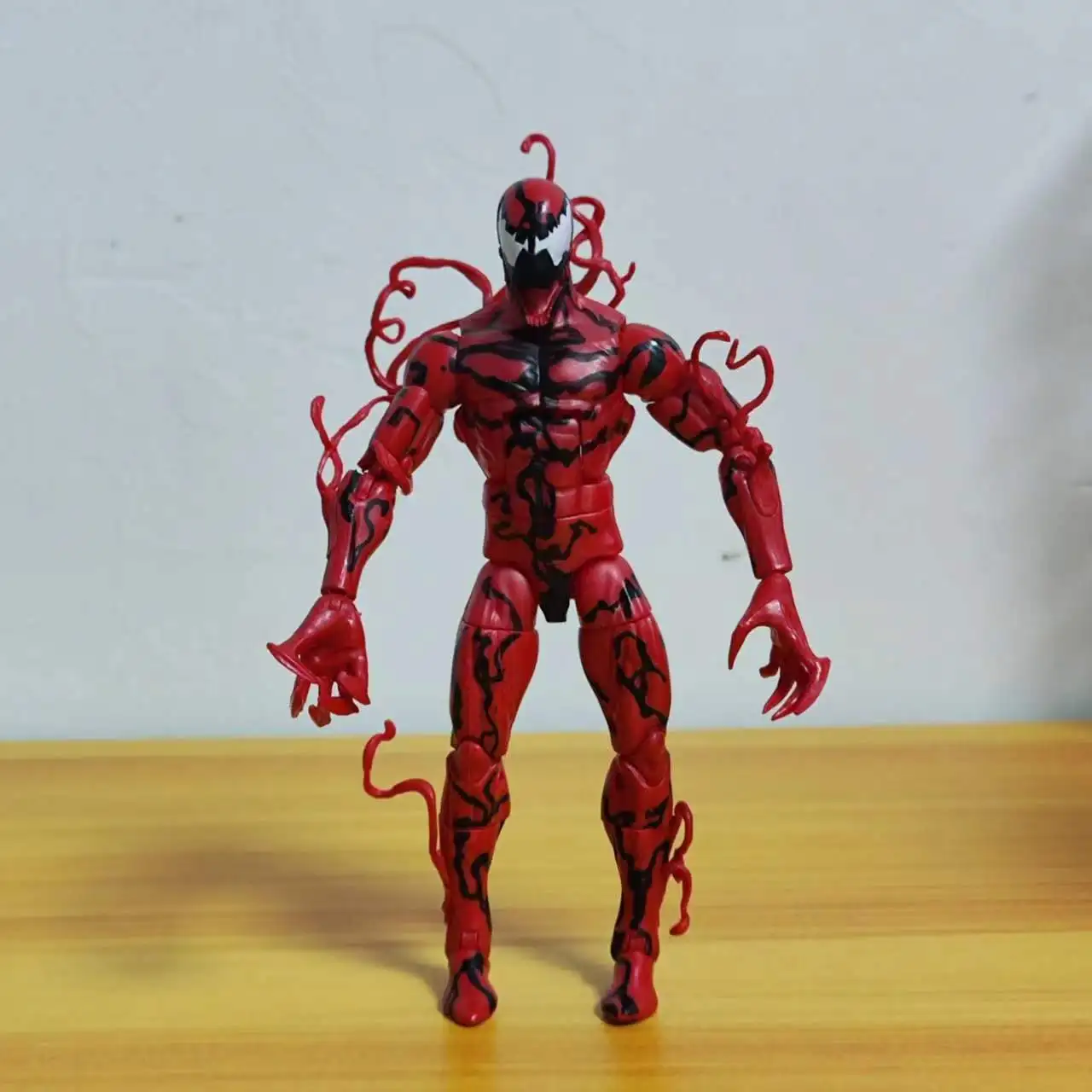 Niesamowita rzeźba głowy Venom Spider-Man Carnage z ruchomymi przegubami i fajną wymienną ozdobą modelu figurki głowy