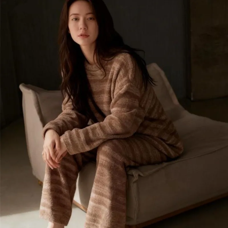 

Легкие роскошные стильные пижамы женские из кораллового флиса, утолщенные, осенне-зимние, мягкие, теплые, можно носить на улице, как полуфлисовый комплект домашней одежды