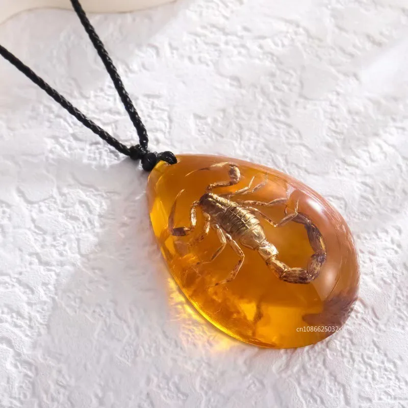 Collar con colgante de ámbar Retro, collar con colgante de gota de ámbar de escorpión dorado a la moda, accesorios para collar para hombres y mujeres