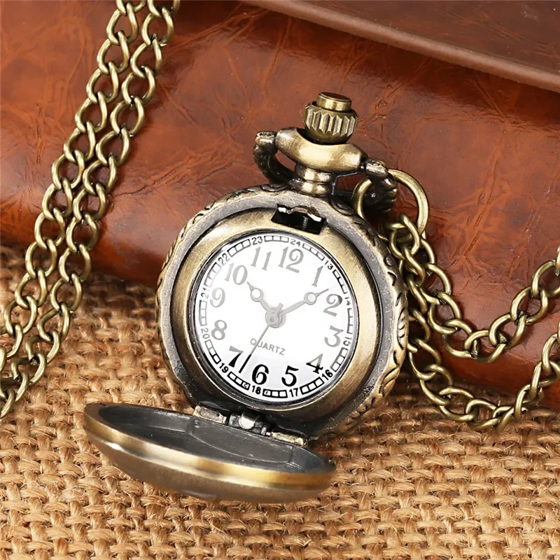 Old Fashion Crown Queen Full Hunter Cover Men Women Quartz Analog Pocket Watch Necklace Chain Small Size Timepiece Clock Gift