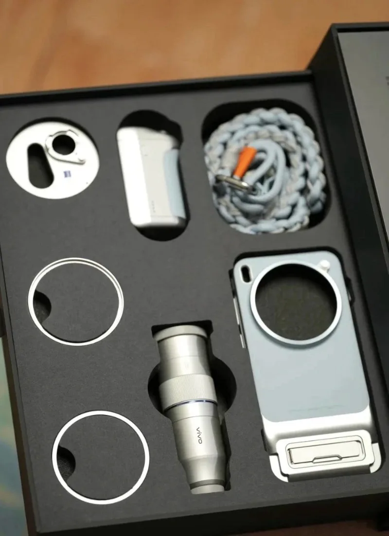Original Vivo Photographer Kit, ZEISS Telephoto Lens, Phone Case & Professional Imaging Handle for Vivo X300