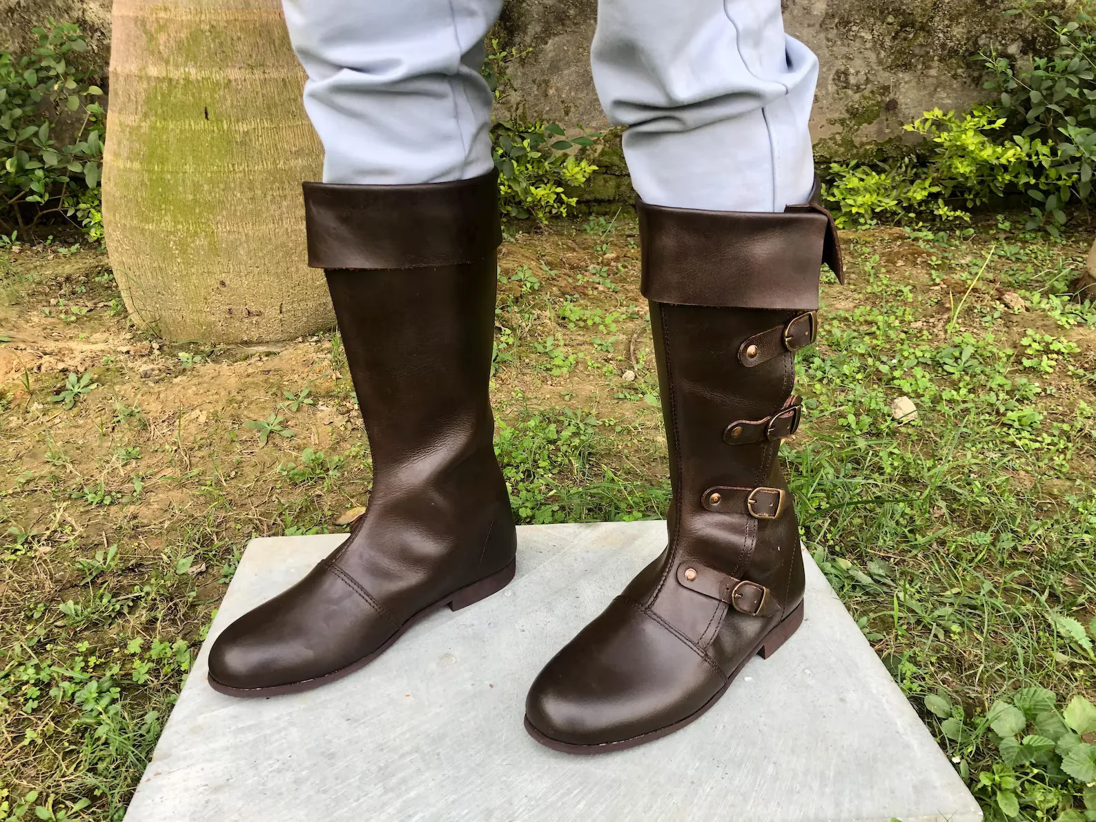 Unisex Vintage Piratenstiefel mit Manschette, vier Schnallen, kniehoch, Steampunk, Halloween, Karneval, Cosplay, Bühnenkostüm, Schuhwerk – Detail 11