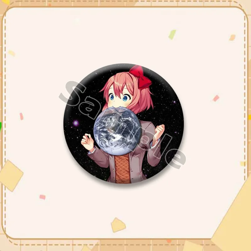 Cartoon-Spielfigur Sayori Anstecknadel Kawaii Anime-Mädchen Button-Pins Handgemachte Runde Schmuck-Brosche Sammlerstücke Geschenke