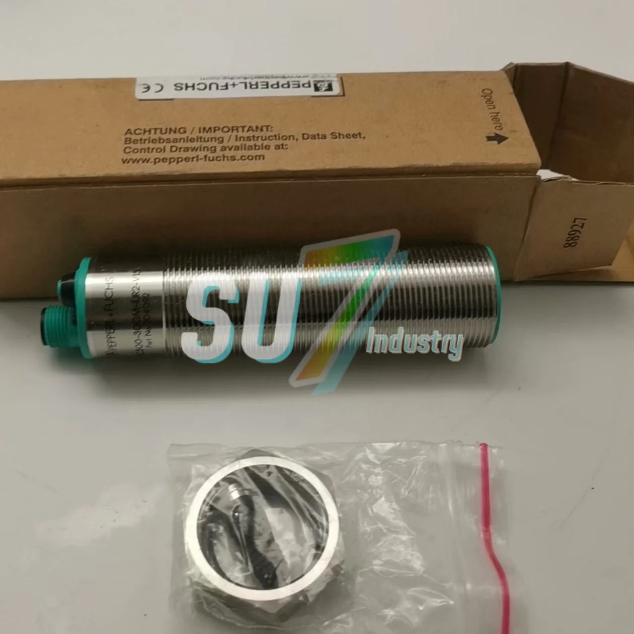 

Ультразвуковой датчик новый в наличии UC4000-30GM-IUR2-V15 UC500-30GM-IUR2-V15