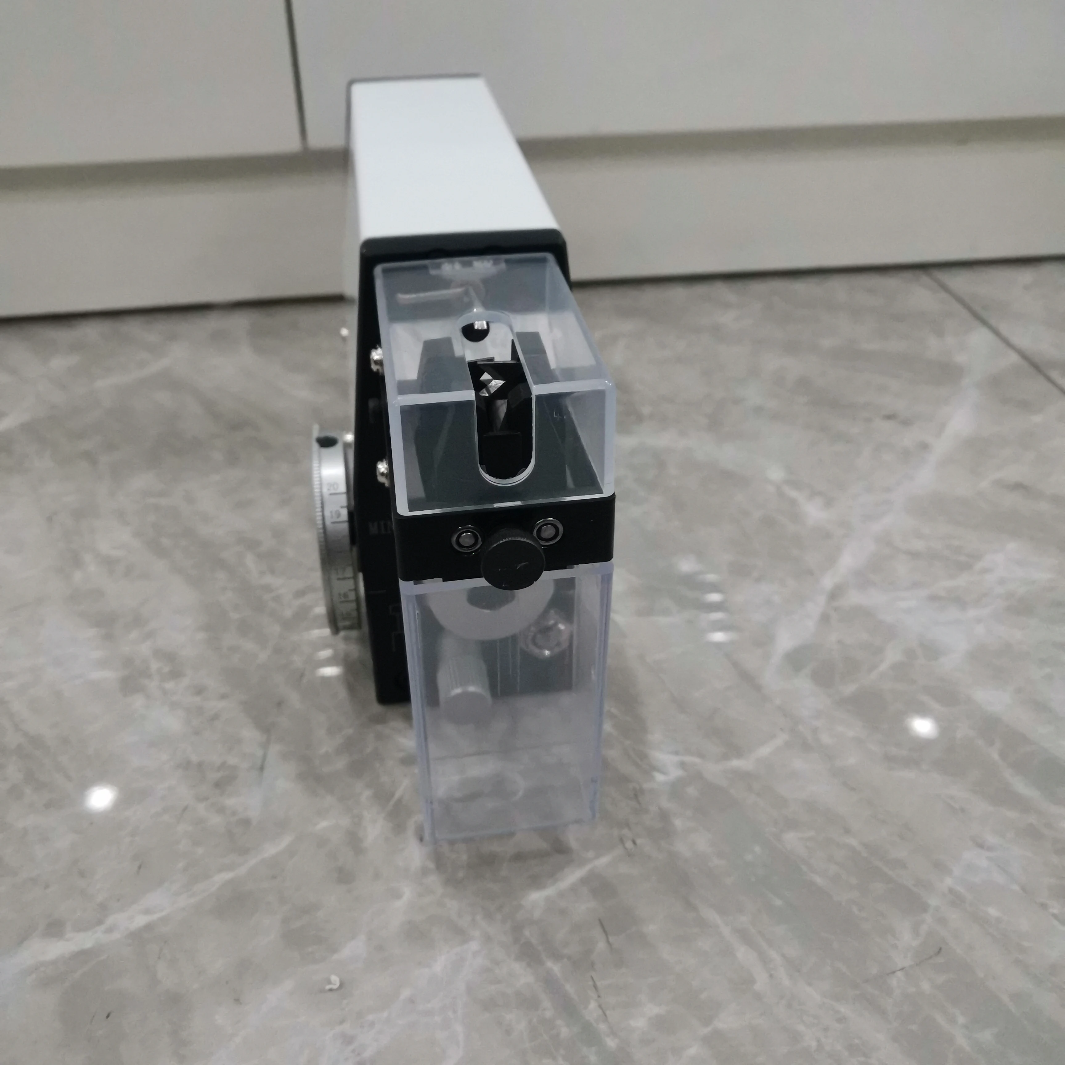 آلة تجريد الأسلاك الهوائية التعريفي عالية الدقة 0.03-2mm2 أداة تقشير الكابلات الأوتوماتيكية للكمبيوتر PVC نواة واحدة 1-20 مللي متر ث