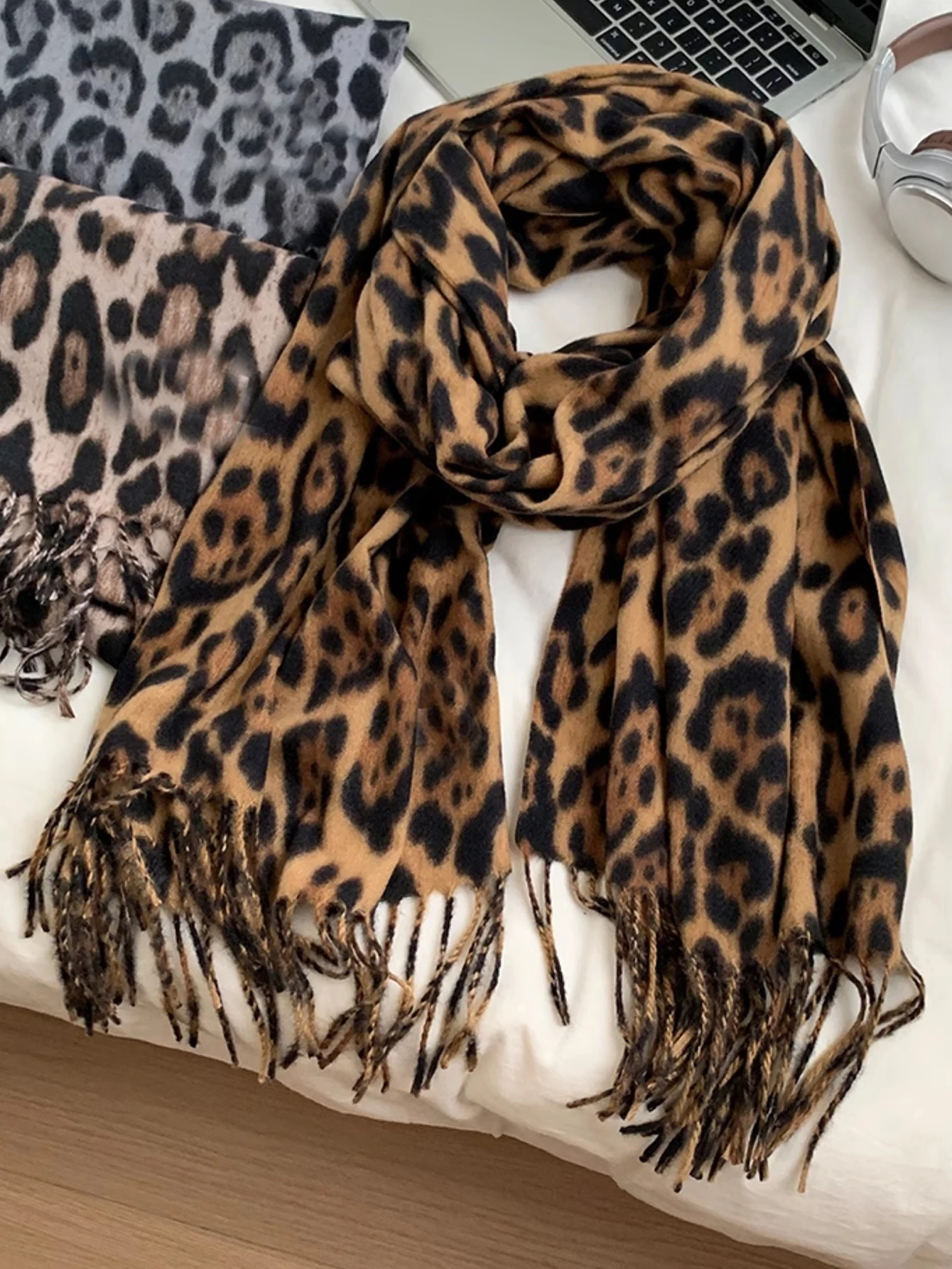 Herbst und Winter Imitation Kaschmir Leopardenmuster Schal Damen Warmer und dicker Schal Retro Leopardenmuster mit Quaste Großer Schal – Detail 3