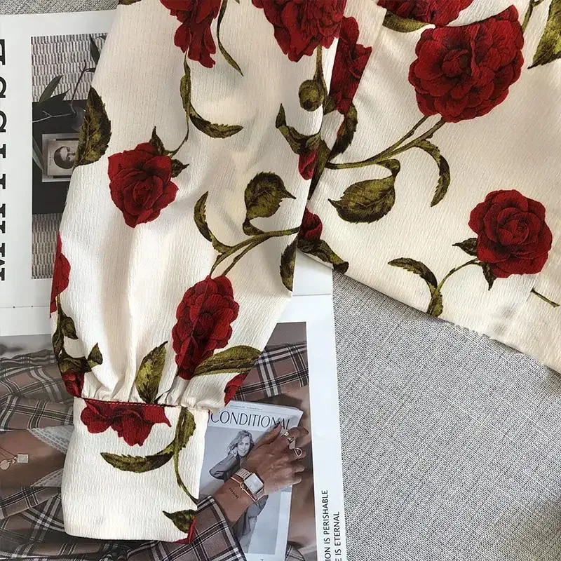 ホンスタイルエメラルドフラワーシャツ女性の春と夏の薄いデザインニッチフレンチシックなホンスタイルレトロシャツ