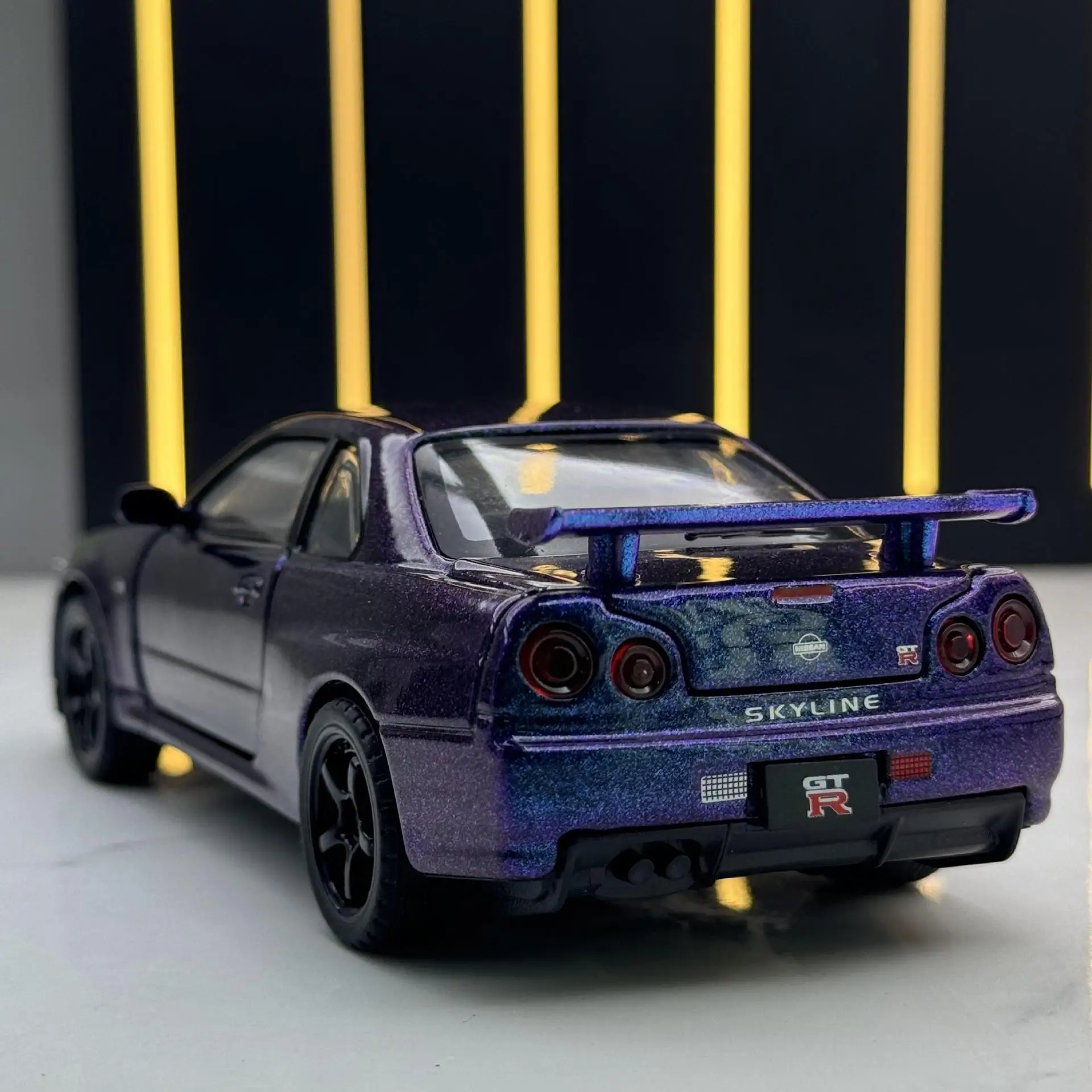 1:32 Nissan Skyline GTR-R34 Alloy Sports Car Model Diecast Metal Toy Racing Car Model Simulation Sound Light Childrens Gift