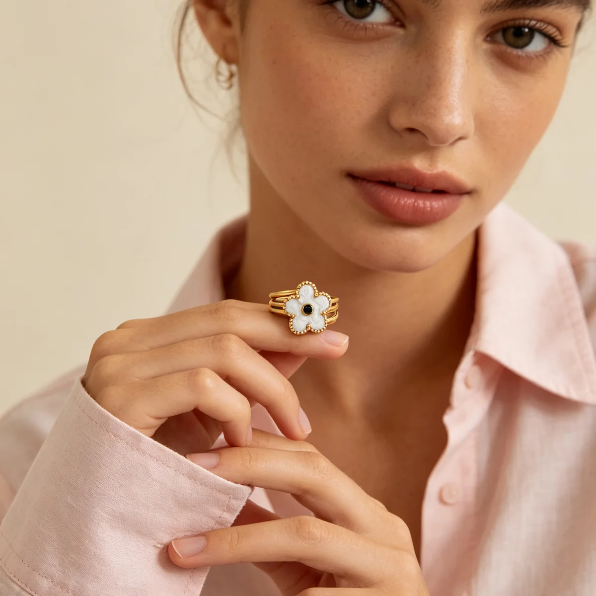 Vintage Weißer Emaille-Blumenring für Damen, Goldfarben, Edelstahl, Mehrschichtiger Gestapelter Ring mit Schwarzer Blume in der Mitte, Statement-Schmuck – Detail 9