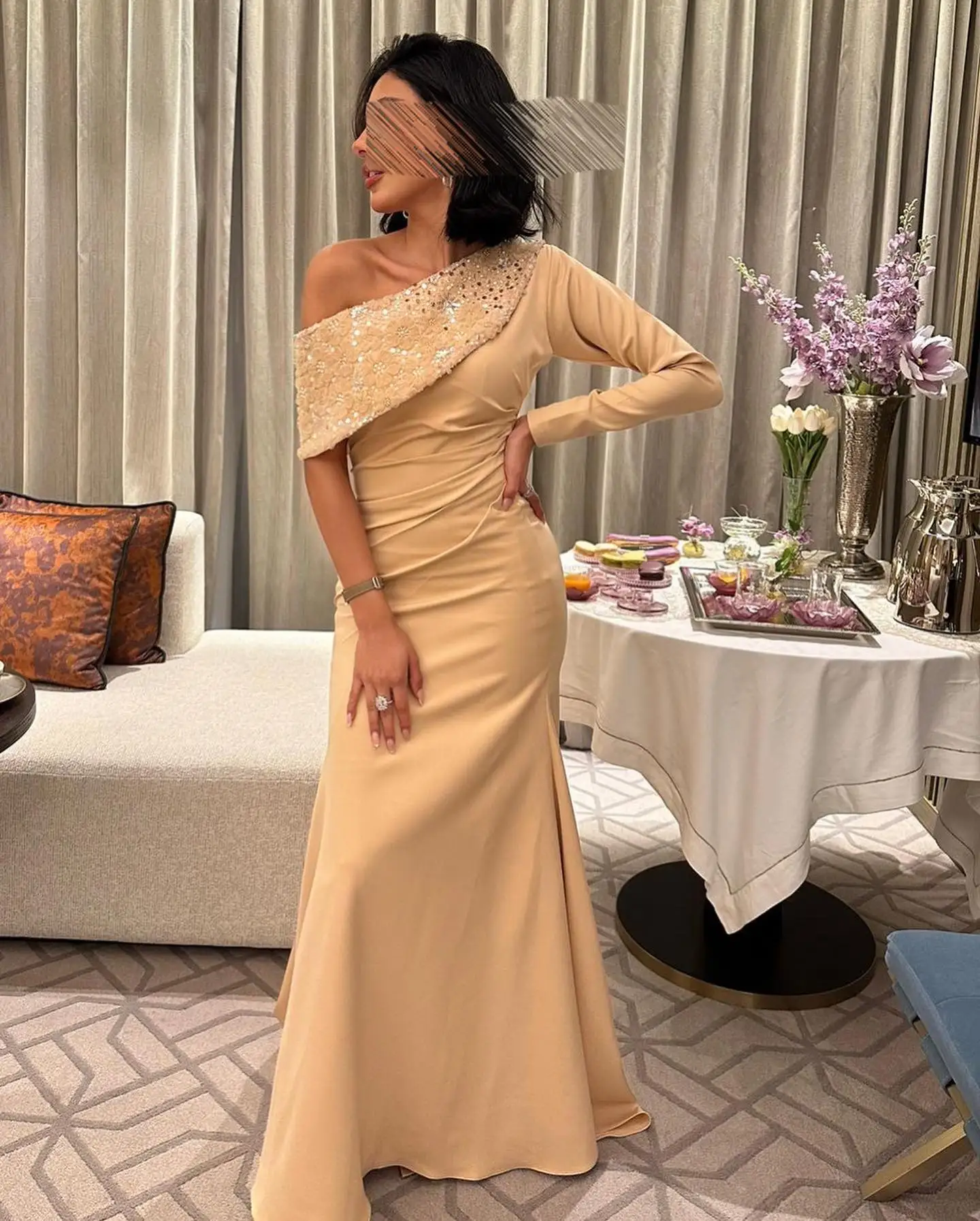 ที่กําหนดเองคลาสสิกJerseyชุดราตรีAppliquesประดับด้วยเลื่อมคริสตัลหนึ่งไหล่แขนยาวชุดราตรีSweep Train Party Dress