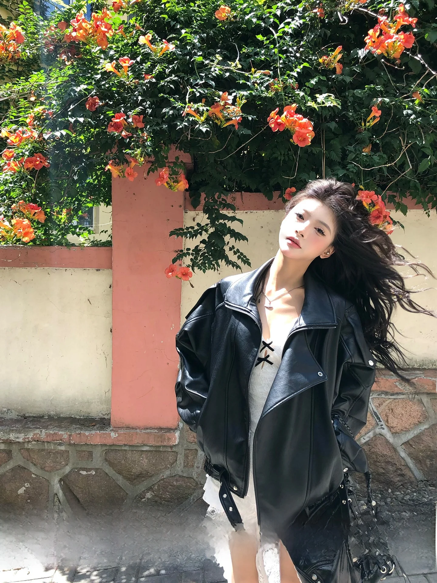 

Кожаная куртка Bla для женщин, новая коллекция Осень-Зима 2025, свободный крой, в корейско-американском стиле, мотоциклетная, простая модель.