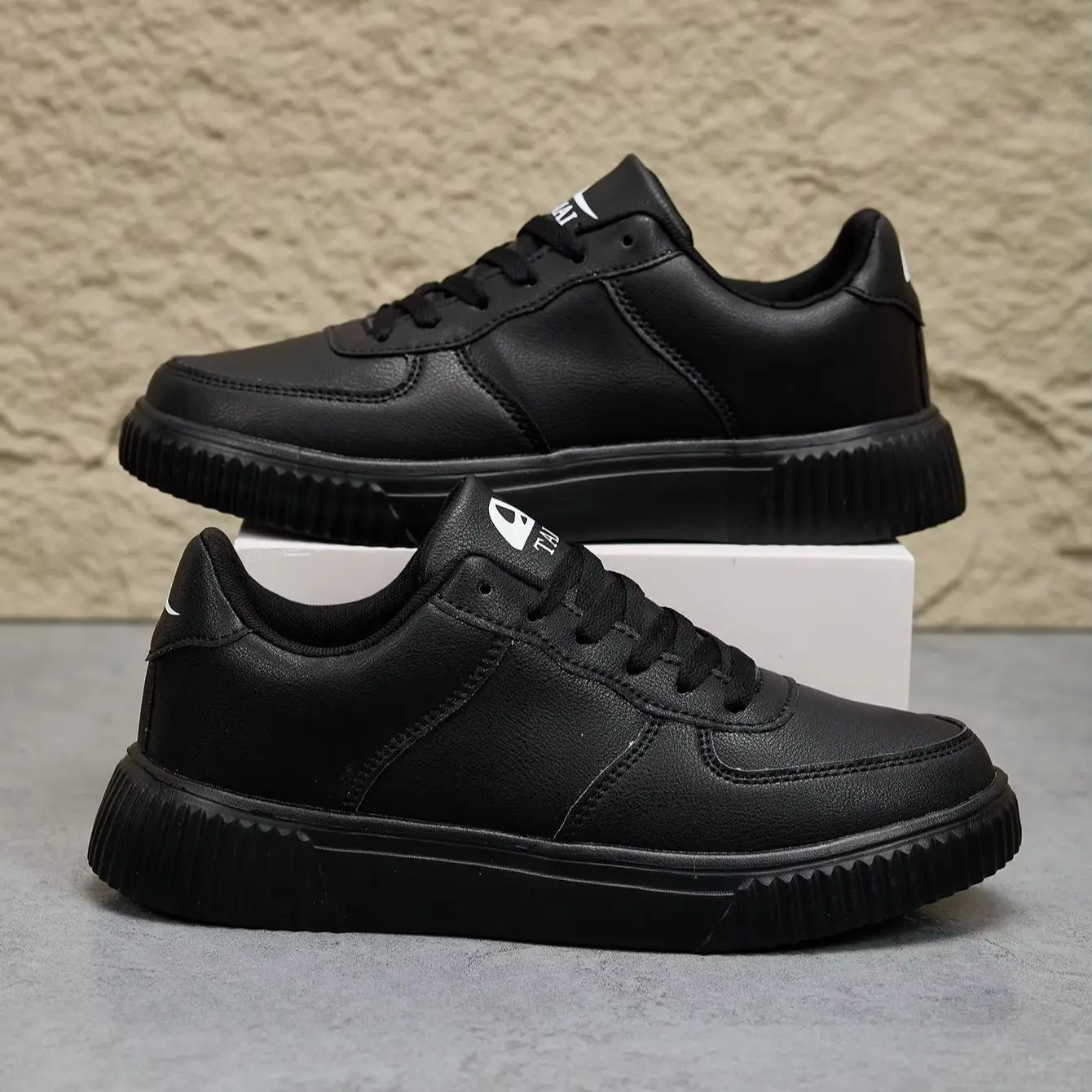 

Fashion Leather Men White Sneakers Breathable Comfort Classic Casual Shoes Mens Women Outdoor Walking Shoes Couple Footwear Size