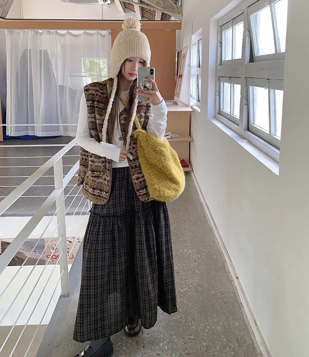 

Retro checkered pleated skirt for women, new autumn and winter style, slimming skirt, British style, versatile A-line skirt