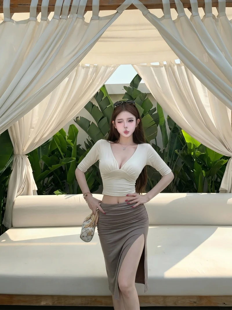 

Kumikumi Pure Desire Grey V-neck Pleated Mid-sleeve T-shirt Women Summer Split Bodycon Skirt Two-piece Set Commute Style