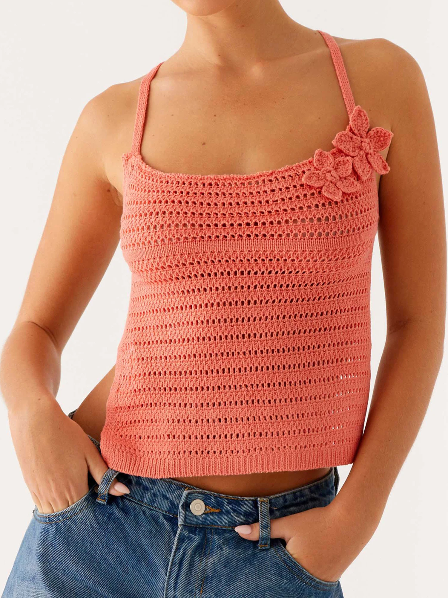 Haut licou au crochet de style bohème avec détail floral 3D, design sans manches, dos ouvert et fermeture à nouer, mode d'été chic