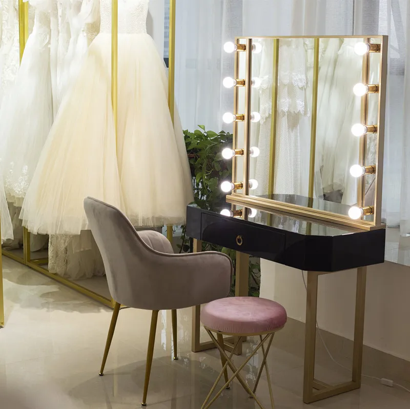 Studio professional makeup table dresser Nordic beauty salon makeup mirror with lights.