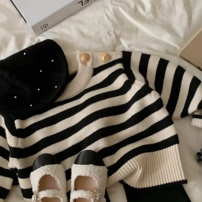 Family Sweaters Dad Mom and Daughter Son Matching Striped Knitted Jumper Winter Women Knitwear Tops 2024 Winter Children Clothes