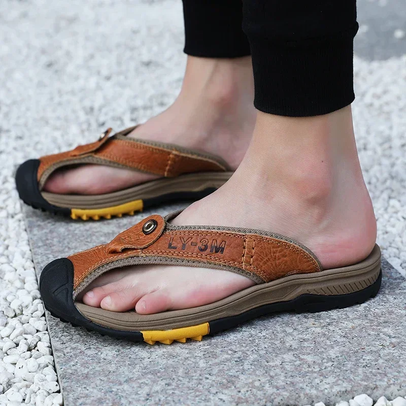 2024 summer popular mens outdoor sandals large size casual beach shoes leather thongs wear-resistant flip-flops toe-cap slippers