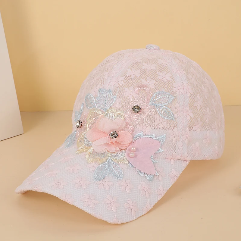 Full-pattern small floral open-work lace netting embroidered leafy cap. Suitable for spring and summer outings and vacations.