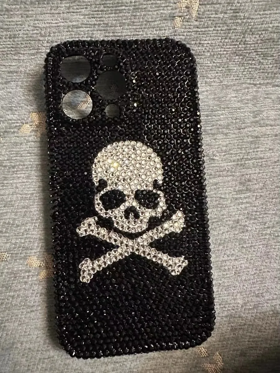 

Suitable for iPhone mobile phone rhinestone personalised skull protective cover all-inclusive anti-fall.