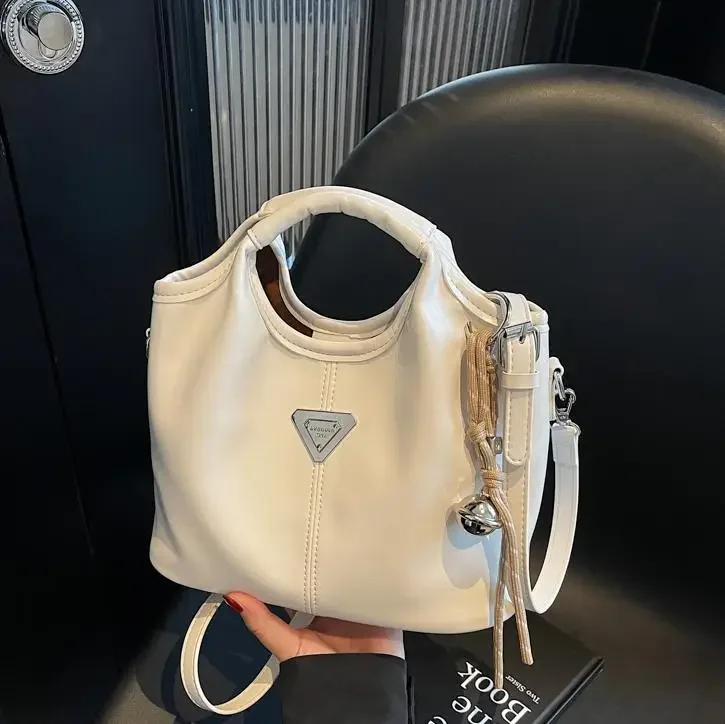 

2025 New Women's Popular Fashionable and Versatile Shoulder Bag - Premium Texture Bucket Bag for Commuters
