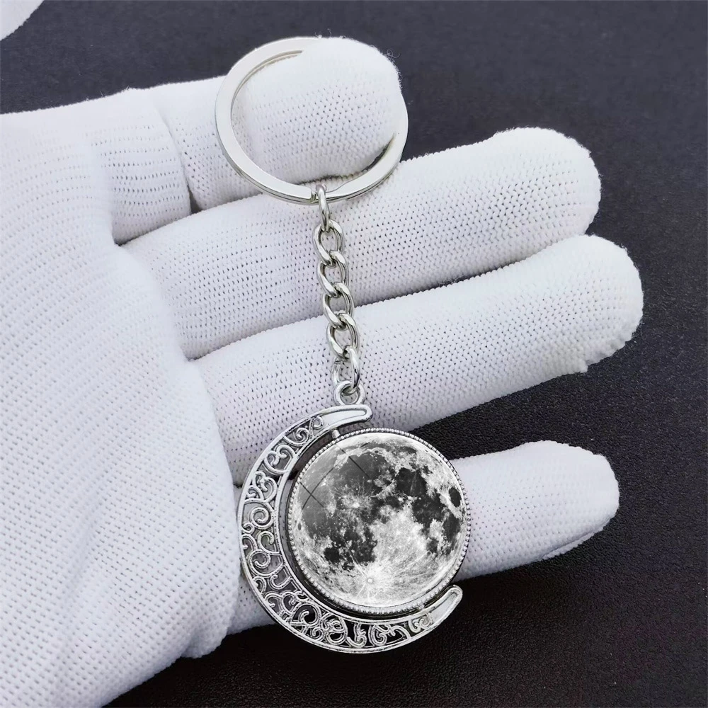 Fashion Solar System Planet Keychain With Double-sided 360 ° Rotating Pendant For men and women Jewelry Gifts