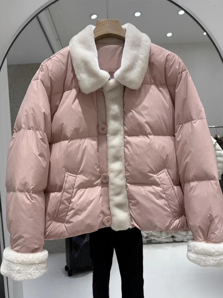 2025 Inverno Nuova Personalità Piumino da Donna Breve Colletto POLO Polsini di Giunzione Addensato Allentato Piumino d'anatra Bianca Cappotto Caldo